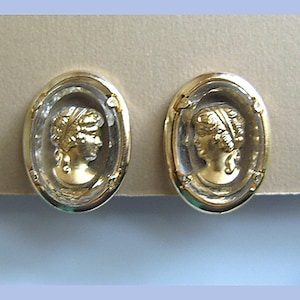 Vintage Glass Intaglio Cameo Clipon Earrings