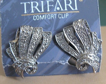 NOS New Old Stock Trifari Clipon Earrings
