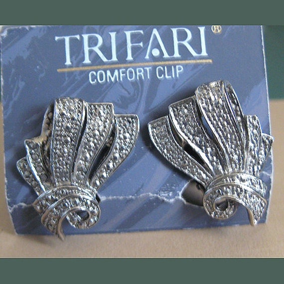 NOS New Old Stock Trifari Clipon Earrings - image 1