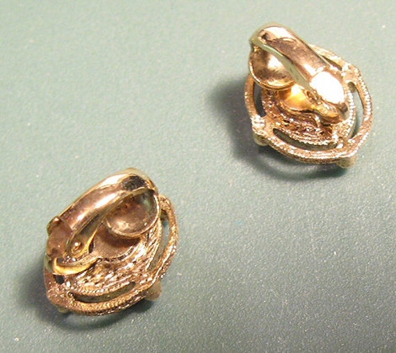 Vintage Cameo and Faux Pearl Clip Earrings - image 2