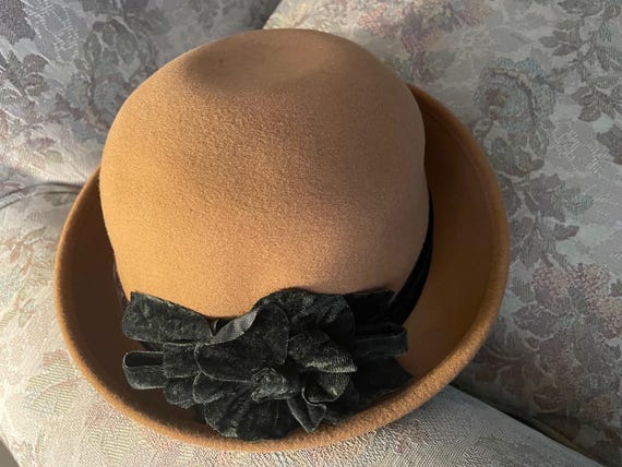 Vintage C. 1980s Amanda Smith Wool and Velvet Bowler Hat  display picture 1