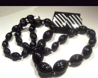 Black and White Vintage Plastic Necklace Earrings Set