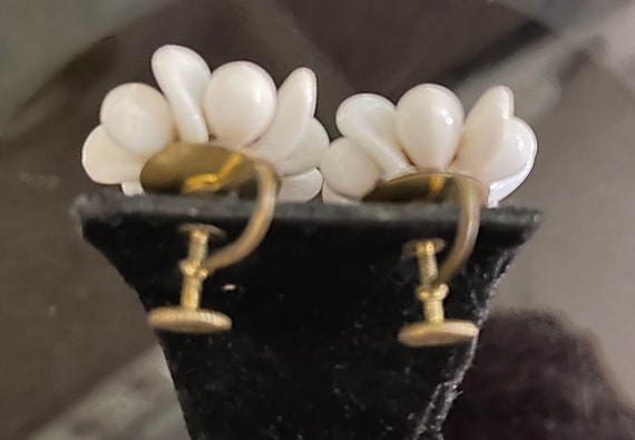 Vintage White Milk Glass Screw Back Earrings West… - image 2