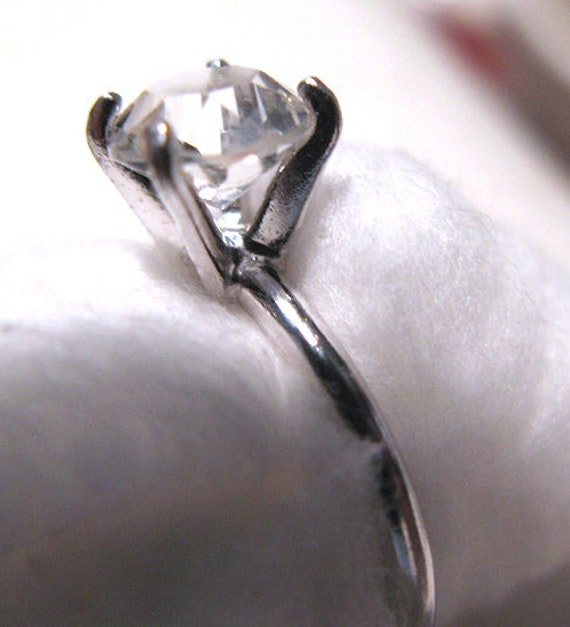 Vintage Signed Uncas Crystal Solitaire Ring Size 7 - image 3