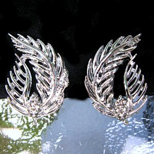 Fancy Vintage Silver Leaves Clip Earrings, Vintage Jewelry, Costume Jewelry