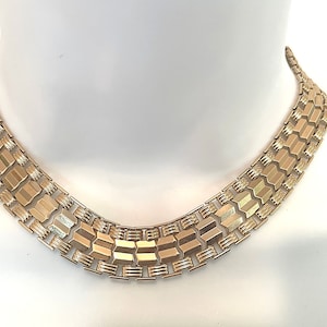 Elegante e elegante Sarah Coventry Goldtone Link Colar Gargantilha Comprimento Escondido Snap Clask