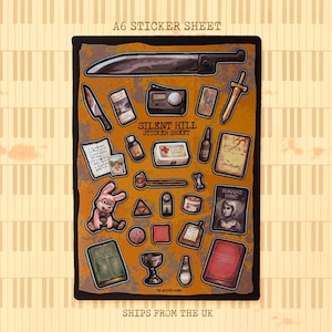 Könnte beinhalten: A6-Aufkleberbogen mit Illustrationen aus dem Spiel Silent Hill. Enthält ein großes Messer, ein Radio, ein Kaninchen, ein Buch und andere thematische Gegenstände. Der Text "SILENT HILL STICKER SHEET" ist sichtbar.