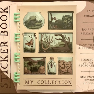 Puede incluir: Un cuaderno de pegatinas reutilizable con encuadernación en espiral verde claro. La portada presenta ilustraciones de terrarios y frascos con insectos y plantas. Texto: "REUSABLE STICKER BOOK" y "MY COLLECTION". Tamaño A5, 148x210cm.
