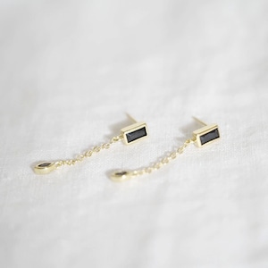 Pendientes Sarah pendientes colgantes de oro chapados en oro cristal de circón negro, regalo de mujer elegante de moda, joyería de cadena de chip rectangular