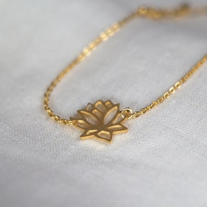 Gold plated Lotus bracelet, lotus flower, oriental, Japan, gold water lily flower bracelet, minimalist women&#39;s gift idea, original chic jewelry