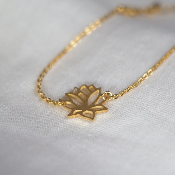 Bracelet Lotus plaqué or doré fleur de lotus orient japon, bracelet fleur or nénuphar idée cadeau femme minimaliste bijou chic original