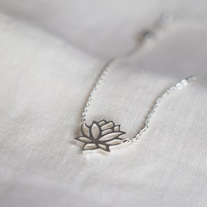 Lotus bracelet silver lotus flower oriental japan, water lily flower bracelet gift for women minimalist feminine chic timeless trendy jewelry