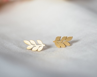 Flora oorbellen goud of verzilverd laurierblad chips dames cadeau minimalistisch chic tijdloos originele trendy sieraden