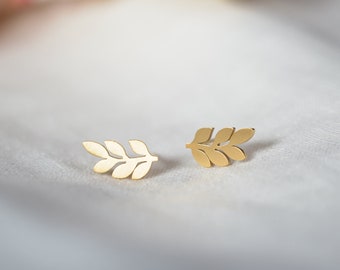 Boucles d'oreilles Flora plaqué or ou argent puces feuille laurier cadeau femme bijou minimaliste chic intemporel original bijoux tendances