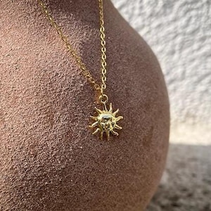 Collar Helios de sol bañado en oro o plata, colgante de mitología medalla moderna y de moda, idea original de regalo para mujer, joya de sol de oro