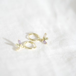 Boucles d'oreilles Romy plaqué or mini créoles éventail doré boucles pendantes, cadeau femme bijoux pierre zircon multicolore tendance image 3