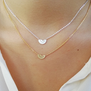 金または銀メッキのスイカネックレス、夏のフルーツネックレス、トレンディなギフトジュエリー、モダンなミニマリストペンダント、オリジナルのスイカペンダント