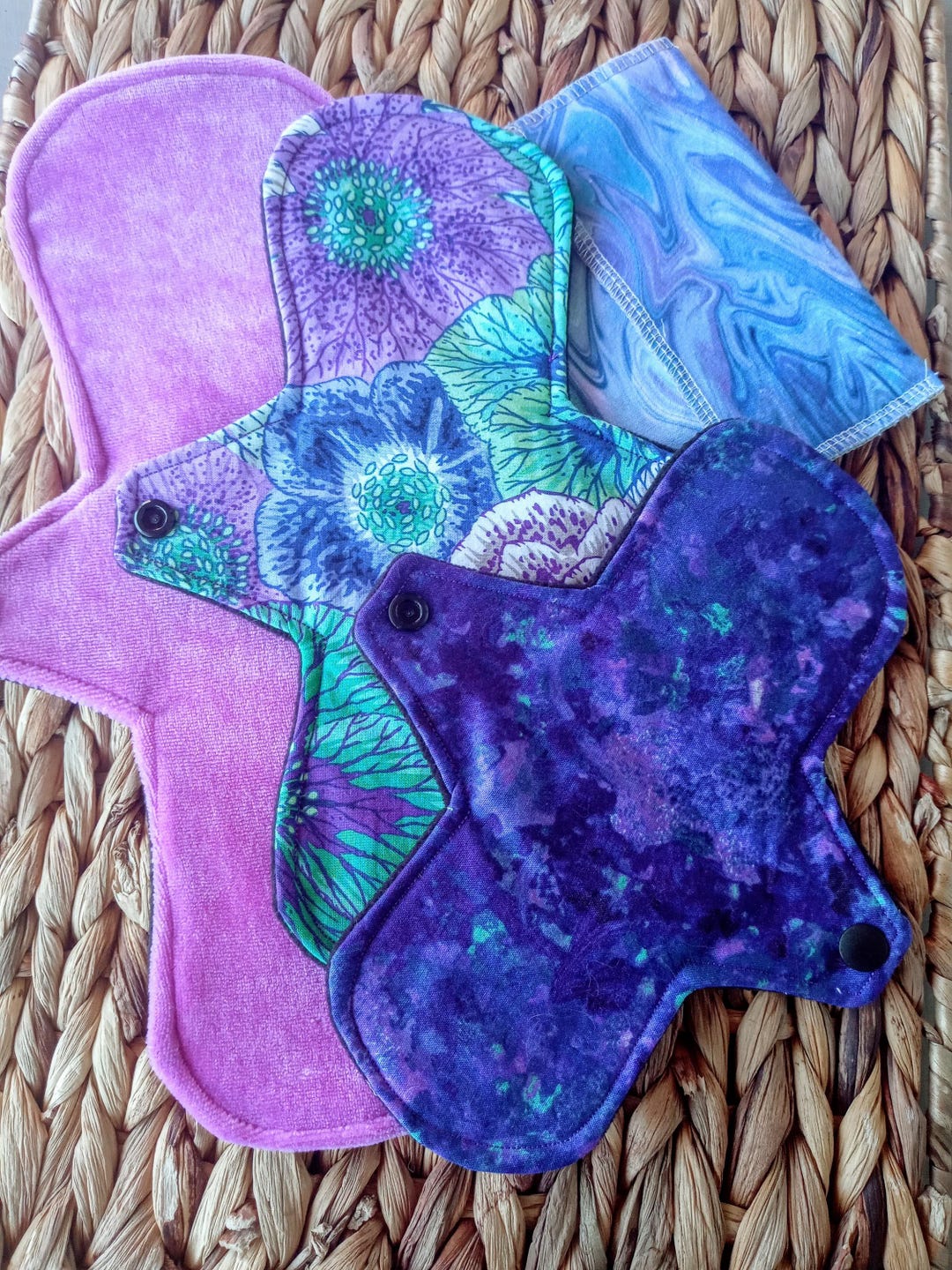 Reusable Pad Wrapper Reusable Cloth Pad Starter Set 8 Light, 10 Moderate, 12 Heavy, Pad ...
