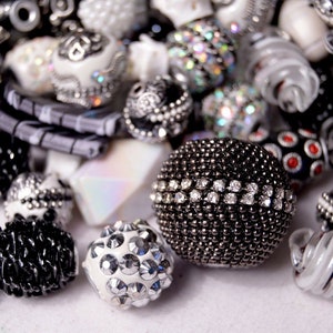 20 pieces Jesse James Beads Black & White, Indonesian, Hand Beaded JJB503