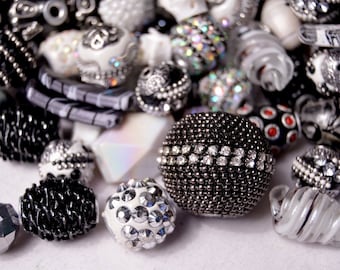 20 pieces Jesse James Beads Black & White, Indonesian, Hand Beaded JJB503
