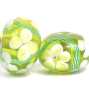 Handcrafted Fine Murano Lampwork Glass Focal Beads 2-piece set - 20mm florals - LW525