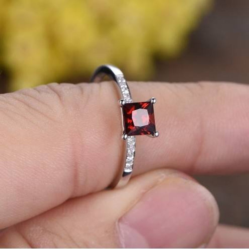 Solid 925 sterling Silver Red Garnet Gemstone ring Jewellery for girls /& women love proposal promise engagement anniversary wedding Ring.