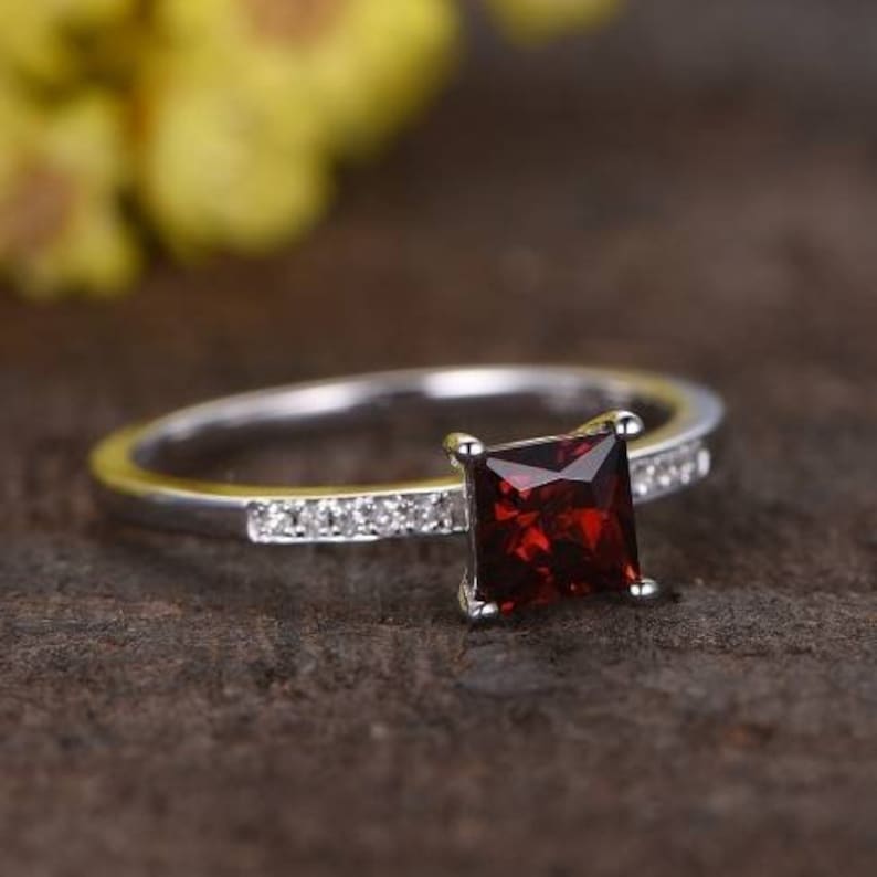 Solid 925 sterling Silver Red Garnet Gemstone ring Jewellery for girls /& women love proposal promise engagement anniversary wedding Ring.