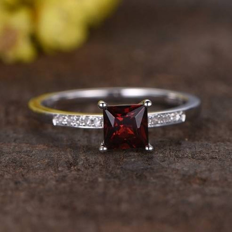 Solid 925 sterling Silver Red Garnet Gemstone ring Jewellery for girls /& women love proposal promise engagement anniversary wedding Ring.