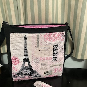 Eiffel Tower&#39;s Quilted Crossbody Bag