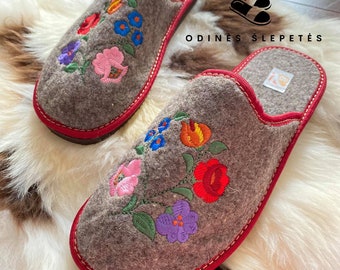 Merino wool slippers/Embroidery/Wool Wet Felt Slippers /Open heel /Easy Slip-on / Winter Slippers / for Women/ Hausschuhe/ Schurwolles