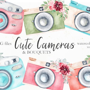 Può includere: Un set di 15 immagini clipart ad acquerello di macchine fotografiche vintage con bouquet di fiori. Le macchine fotografiche sono di vari colori, tra cui rosa, blu, verde e beige. I bouquet sono in tonalità di rosa, rosso e blu.