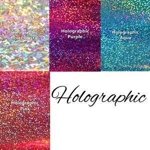 Puede incluir: Una colecci&oacute;n de cuatro l&aacute;minas de purpurina hologr&aacute;fica en cristal plateado, morado, aguamarina y rosa. Las l&aacute;minas est&aacute;n etiquetadas con el color y la palabra "Hologr&aacute;fico".