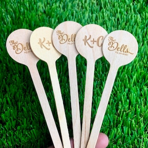 50 Custom Wood Engraved Stir Sticks, Cocktail sticks, Wedding Drink Sticks (ONE-SIDED) - Round Top