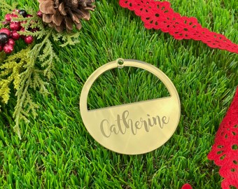 Circle Cut Out Name Place Card, Christmas Party Place Cards, Christmas Dinner Name Cards, Gold Name Ornaments