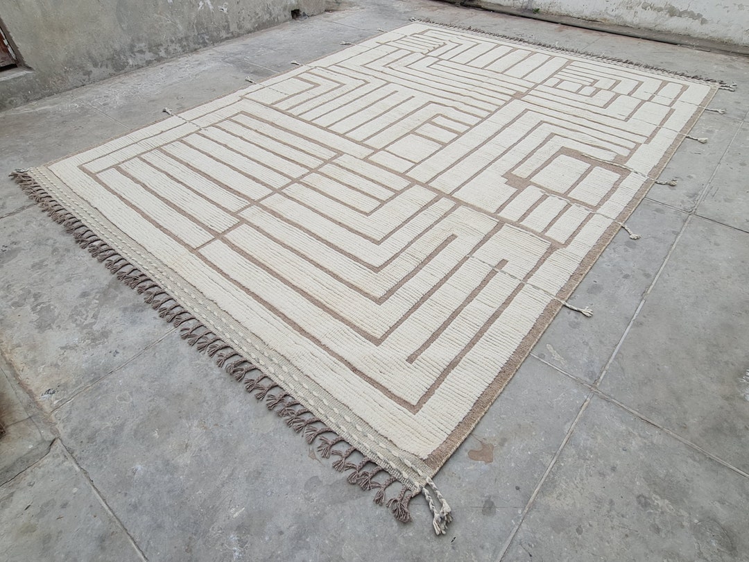 Labyrinth Rug Round White and Brown Rug, Labyrinth Rug, One of a Kind Rug, Unique Rug ...