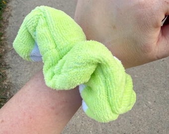 Chouchou en tissu éponge | Chouchou avec serviette de plage | Accessoire cheveux d'été | Chouchou fait main | Collection au bord de la piscine
