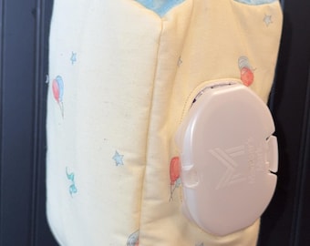 Porte-couches pour bébé avec poche pour lingettes | Organiseur de chambre de bébé fait main | Organiseur de sac à langer portable | Cadeau baby shower | Porte-couches de voiture