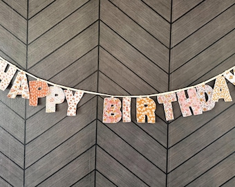 Bannière florale joyeux anniversaire | Guirlande d'anniversaire en tissu fait main | Décoration de fête coquette | Bannière d'anniversaire Cottagecore | Déco anniversaire fille