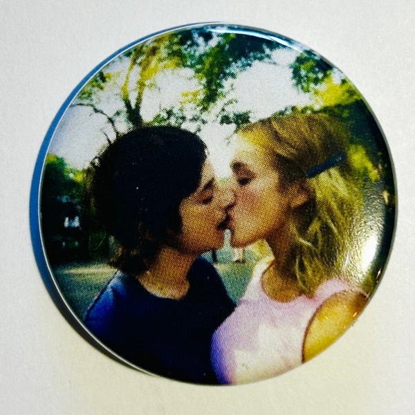 HARMONY & CHLOE 90's Kiss 1.5" Pinback Button