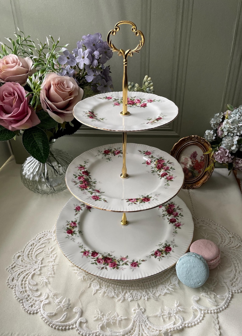 The Royal Standard Cake Stand - Thumbnail 3