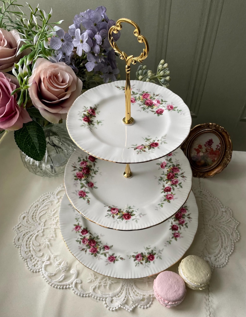 The Royal Standard Cake Stand