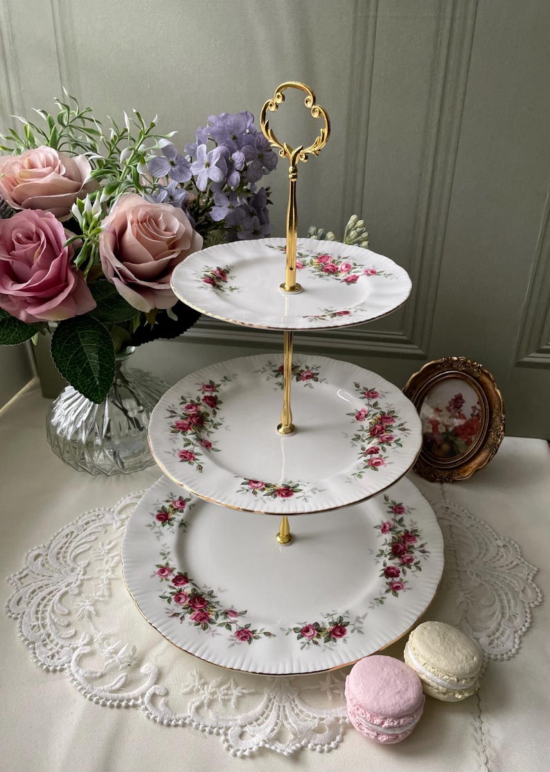 The Royal Standard Cake Stand - Thumbnail 2