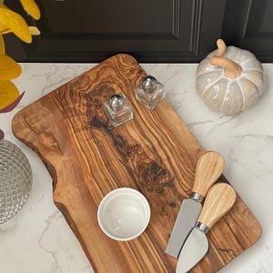 Cheese board Small  | live edge olive wood cheeseboard with carved field mice - perfect for birthday |New Home| Anniversary|Wedding [CB171]