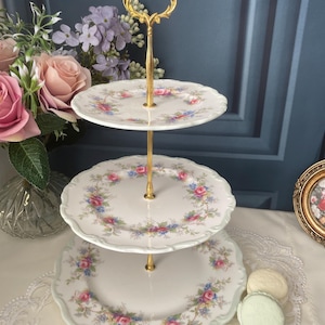 Présentoir à gâteau Royal Albert « Colleen » RARE à 3 niveaux / présentoir à cupcakes - parfait pour une fête, le thé de l&#39;après-midi, un anniversaire, un mariage vintage