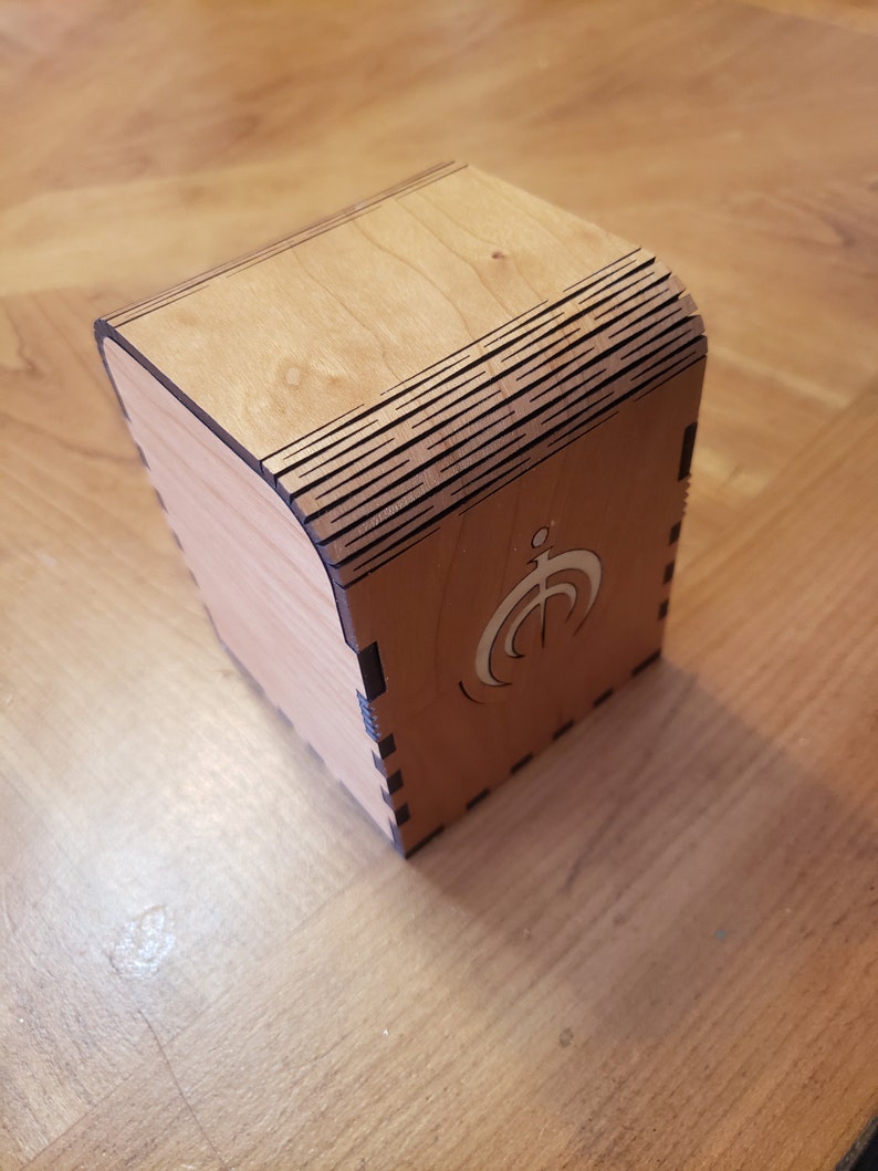 Free Shipping Magnetic Commander Deck Box