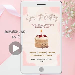 Op de afbeelding: Een geanimeerde video-uitnodiging voor Liya's 15e verjaardag. De uitnodiging op een smartphonescherm toont een taart met een brandende kaars en de tekst "Join us for a Jelly Fun Birthday Bash!" De achtergrond is roze met een wit lint.