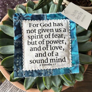 Pocket Prayer Quilt - 2 Timothy 1: 7 - Gebetsdecke - Holzkreuz - Bibelvers - Religiöses Geschenk - Taufgeschenk - Kommuniongeschenk