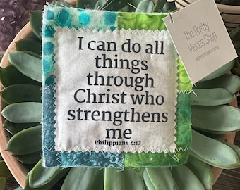 Colcha de Oração de Bolso - Filipenses 4:13 - Colcha de Oração - Cruz de Madeira - Versículo Bíblico - Presente Religioso - Presente de Batismo - Presente de Primeira Comunhão