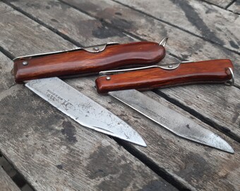 85 grammes 2 couteaux pliants vintage OKAPI fabriqués en Allemagne des années 50-60.