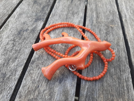 23g vintage coral salmon necklace